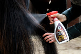 leovet Power Striegel Walnuss Schweif und Fellglanzspray für dunkle Pferde - ePony Reitsport