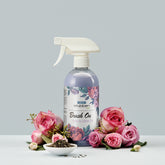 Die 500 ml Stübben Sprühflasche Brush On Rose & Green Tea für das tägliche Pflegeerlebnis direkt am Pferd. Hoher Wiedererkennungswert durch den Duft von frischen Rosenblüten und grünem Tee wie aus dem Kräutergarten. Das besondere Glanzspray für eine duftende Pferdepflege.