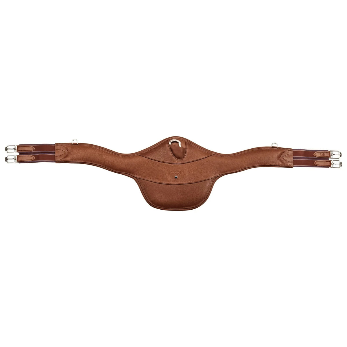 Flach ausgebreiteter Stübben Stollenschutzgurt Contour in Cognac von unten gesehen. Die anatomische Einteilausführung als Gurt mit Ellbogenausschnitt sorgt für optimale Bewegungsfreiheit beim Pferd. Der breite, gepolsterte Stollenschutz schützt den Bauch beim Springreiten vor Schlägen der Hufeisen mit Stollen über dem Sprung. Gut sichtbar sind die rostfreien D-Ringe für das Vorderzeug sowie die dreifachen elastischen Einsätze der Sattelstrippen am langlebigen Leder-Springgurt.