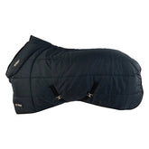 Die Trust Equestrian Stalldecke Tetris 200g in Navy bietet durch ihre 200 Gramm Füllung und das integrierte Tetris-System optimalen Wärmeschutz und Druckentlastung für Pferde im Stall.