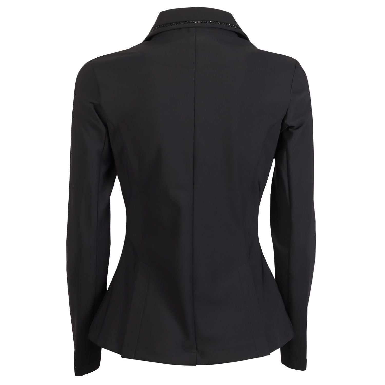 Die Rückseite des eleganten Turniersakkos präsentiert eine figurbetonte Silhouette mit zwei praktischen Schlitzen für optimale Bewegungsfreiheit im Sattel und einen edlen Glitzerkragen, der auch von hinten zum Highlight wird.