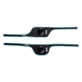 Die zwei im Lieferumfang enthaltenen Befestigungsstraps des Waldhausen Health + Care Infrared FlexPads im Überblick: Der obere Strap ist ergonomisch für das Genick geformt und lässt sich durch das Halfter fixieren, während der untere Strap für das Pferdebein ausgelegt ist. Beide Bänder zeigen das von unten eingesetzte FlexPad-Hauptgerät mit LED-Anzeige, hellblauen Randeinfassungen und langen Klettverschlüssen für einen rutschfesten Halt.