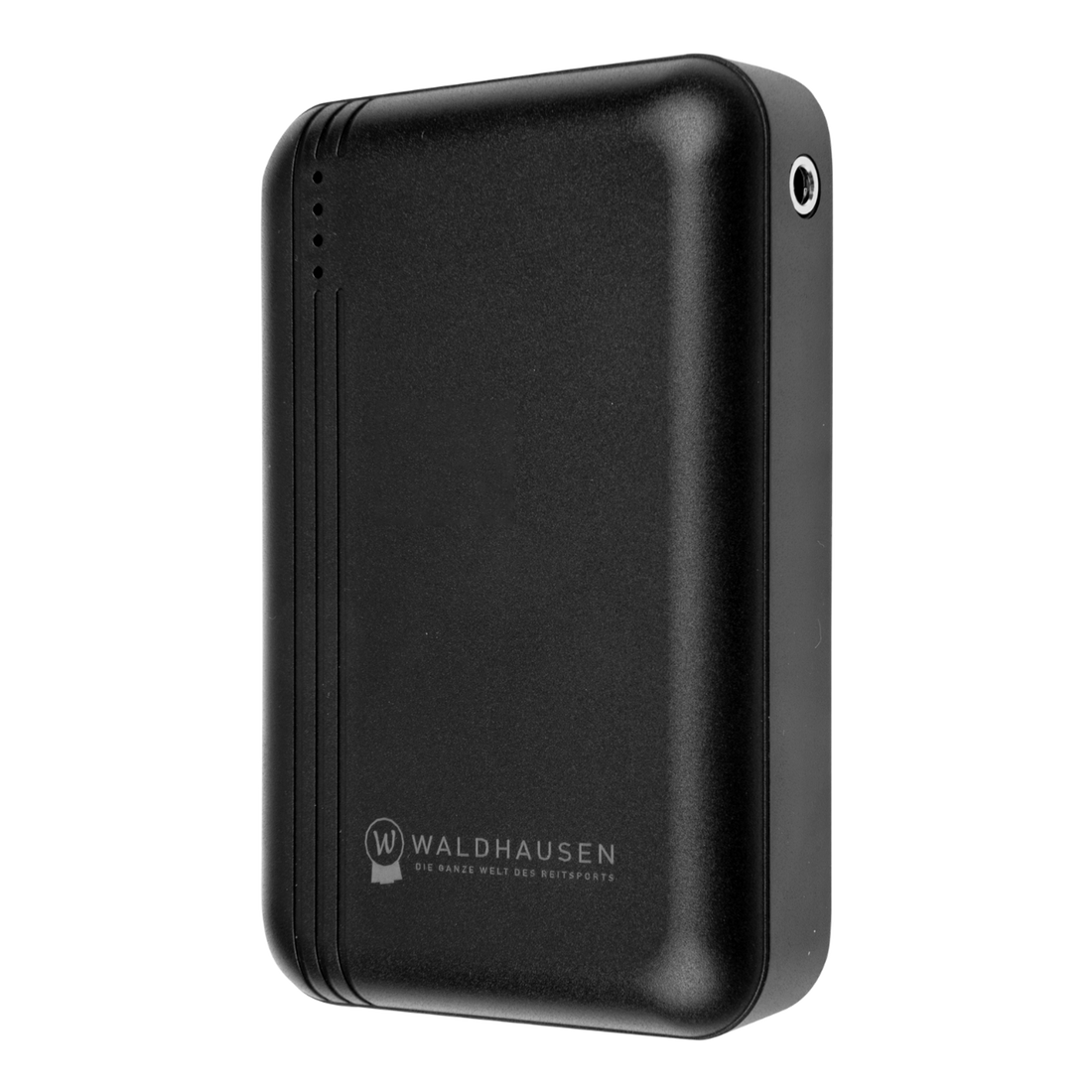 Seitenperspektive der originalen Waldhausen Health + Care TecSupreme Powerbank (5000 mAh / 7,4 V) mit sichtbarem DC-Rundanschluss für das Verbindungskabel der TecSupreme Heiz- und Massagedecke Art. 3890, vier Status-LEDs und griffigem, mattschwarzem Gehäuse.