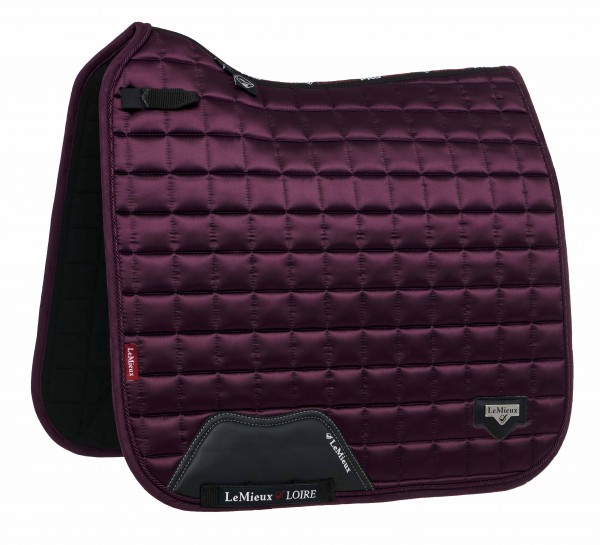 Dressurreiter Aufgepasst hier kommt die LeMieux Schabracke Loire Classic Satin Dressage Square in der Farbe fig